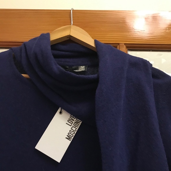 Love ❤️ Moschino Wool Dress - Picture 3 of 16